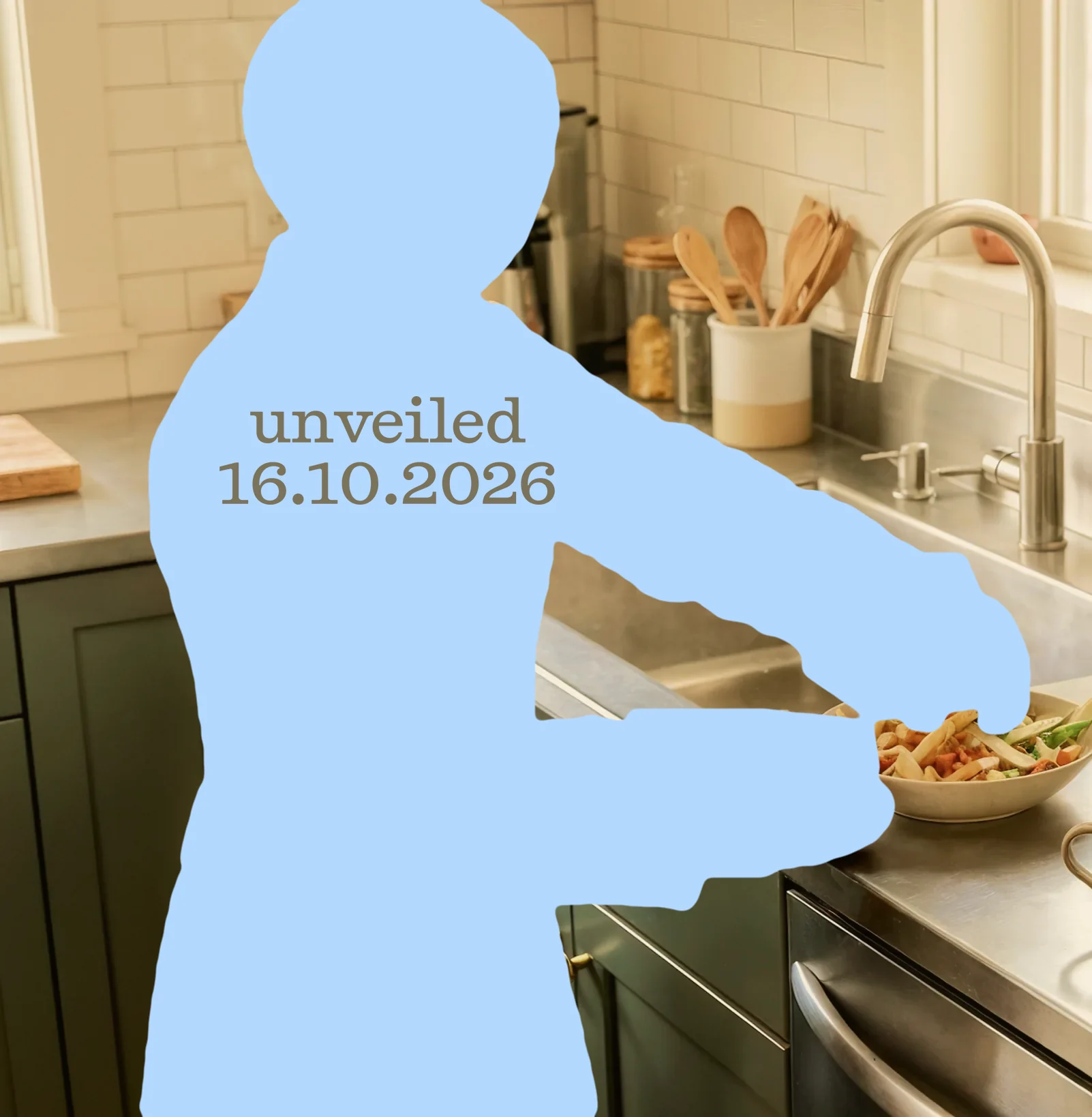 Silhouette von Plim, der an einer Küchentheke ein Essen anrichtet. Enthüllung am 16.10.2026.
